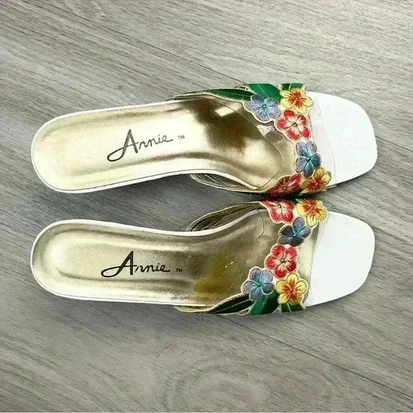 Vintage Annie lucite open toe heels with flowers - Picture 2 of 3